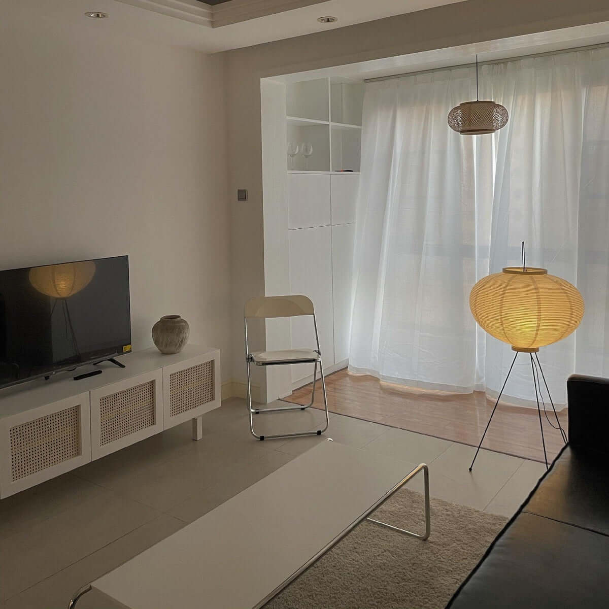 Elegant Paper Floor Lamp with Diffused Lighting