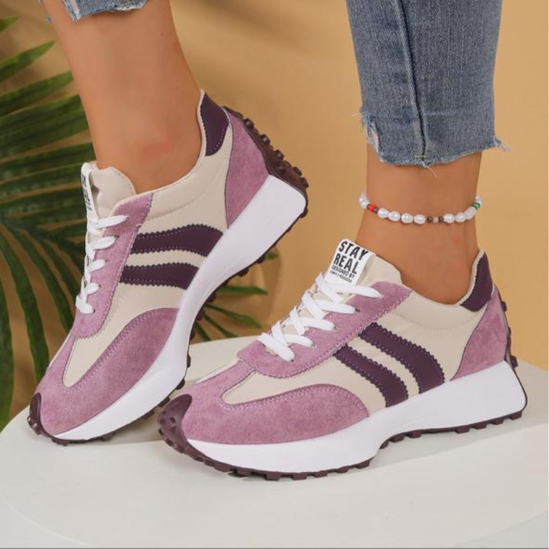 Women's platform trainers: retro chunky lace-up sneakers with orthopedic support for ultimate comfort and style.