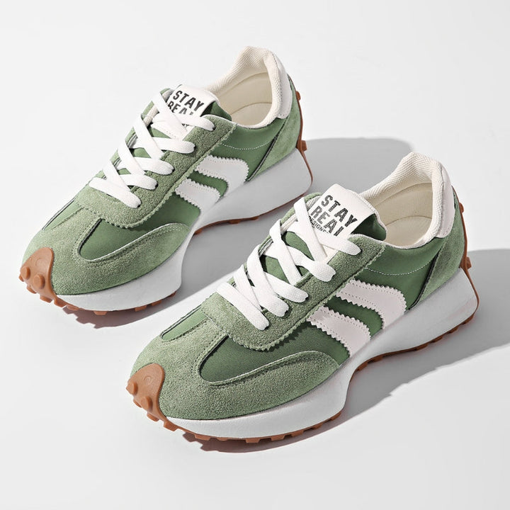 Women's retro chunky platform sneakers, lace-up design, orthopedic support for stylish casual comfort.