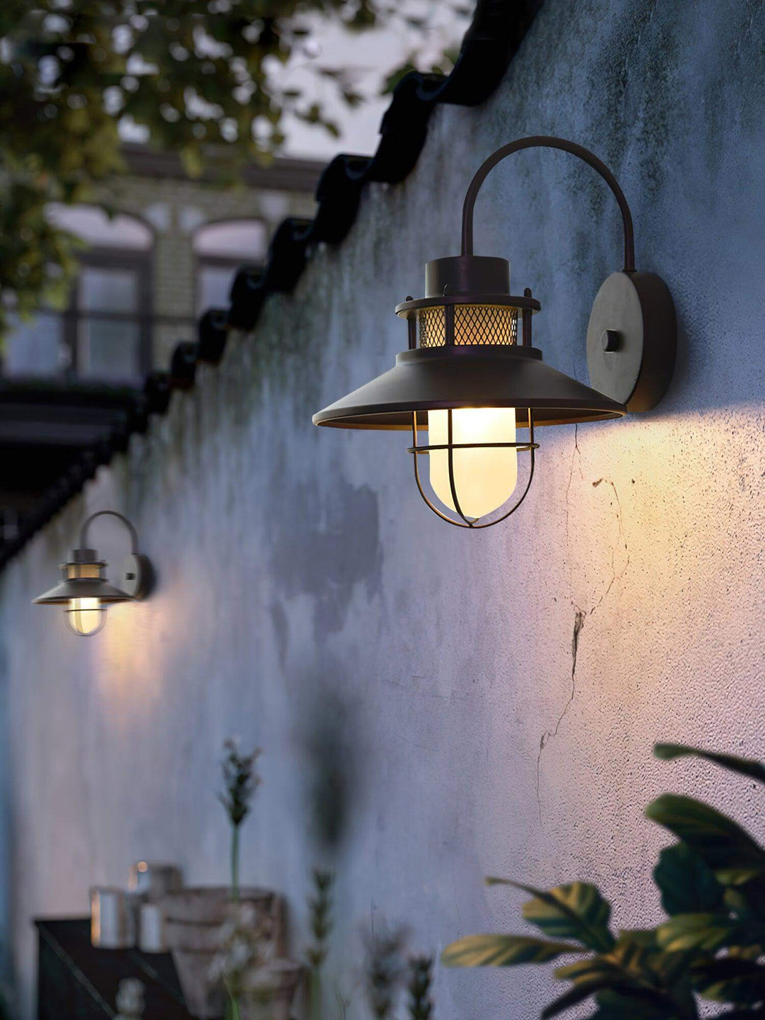 Outdoor Wall Lamp with IP65 Moisture Protection