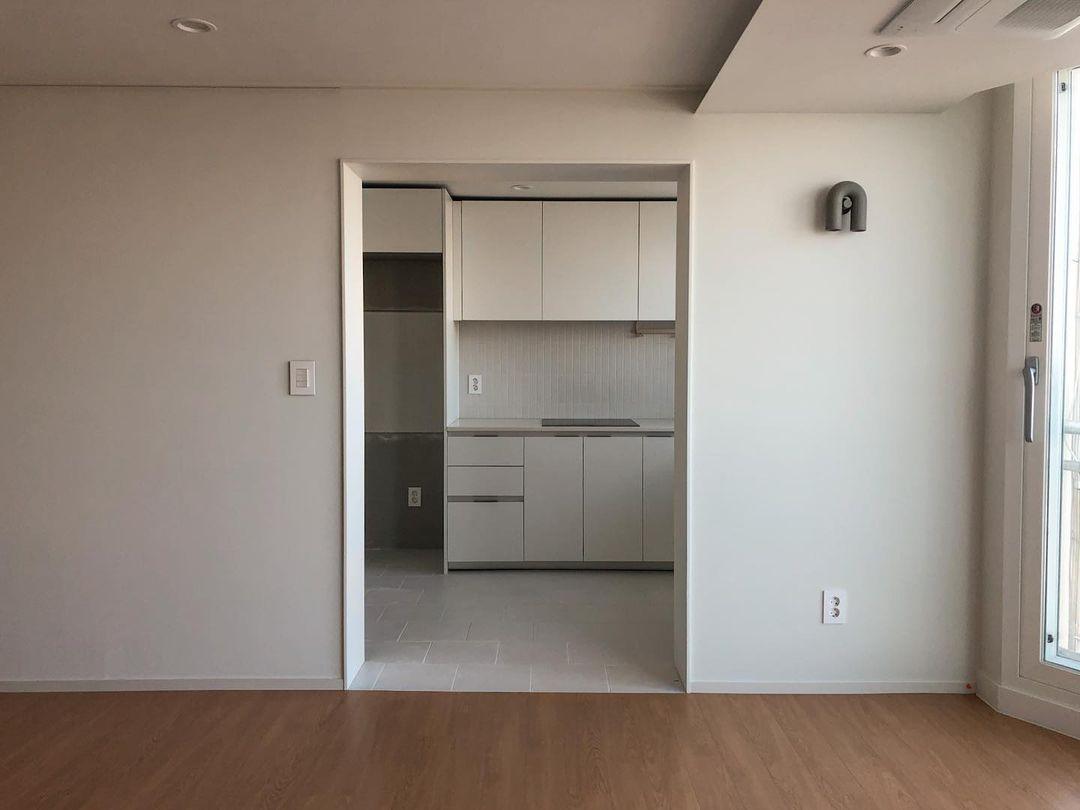 Adjustable U-Shaped Wall Lamp