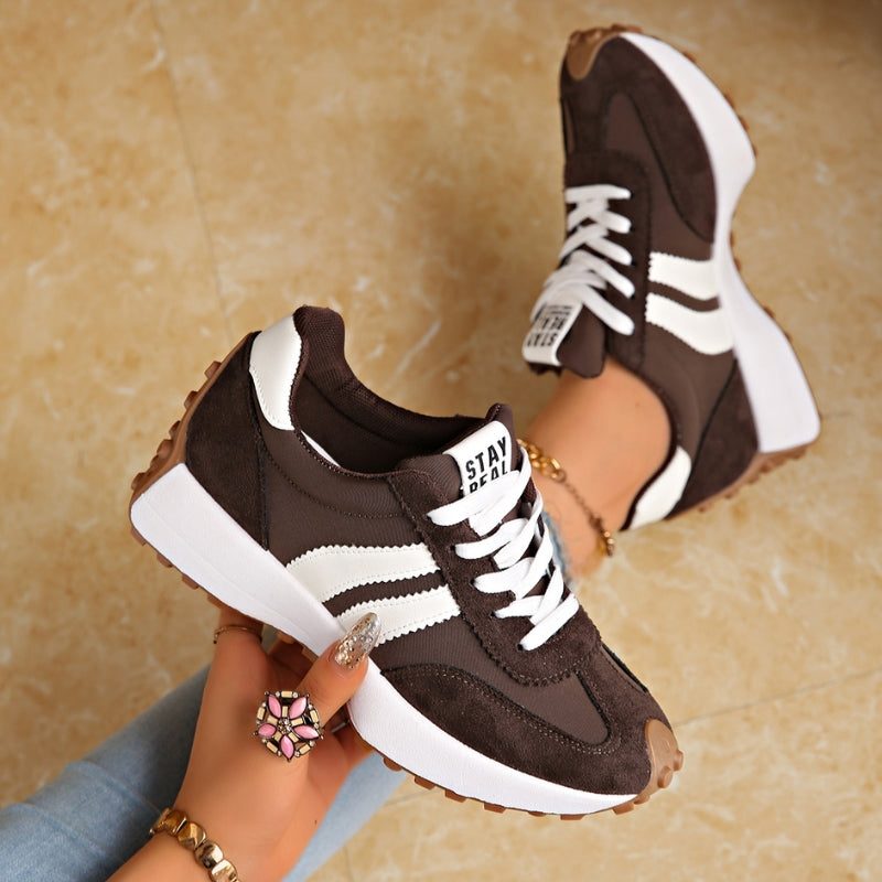 Fashionable women's platform sneakers, retro chunky lace-up trainers with orthopedic arch support.