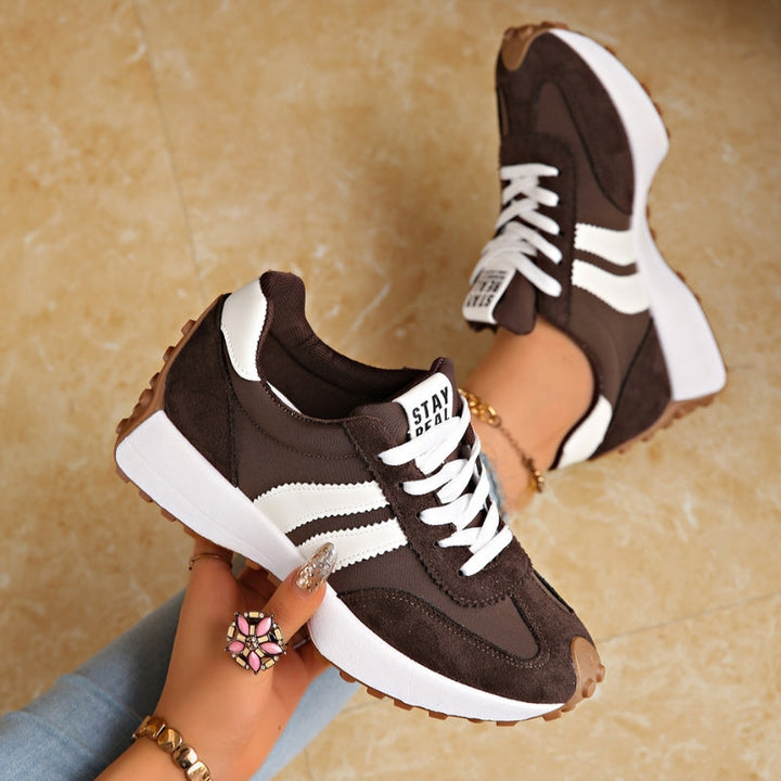 Fashionable women's platform sneakers, retro chunky lace-up trainers with orthopedic arch support.
