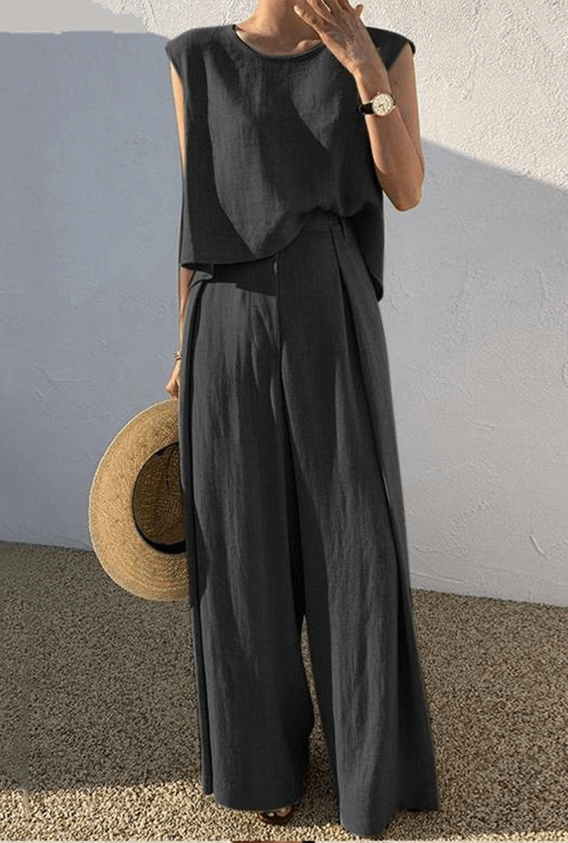 Women's Loose-Fit Minimalist Outfit