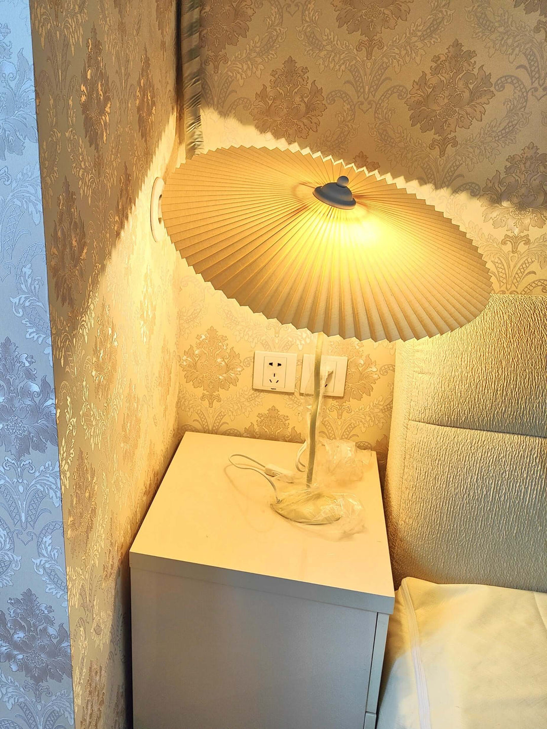 Modern Wavy Table Lamp