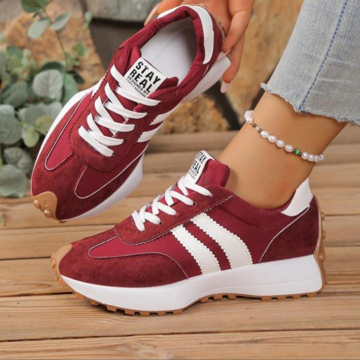 Women's orthopedic platform sneakers, retro chunky style, lace-up closure for support & comfort.