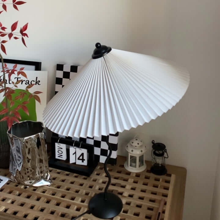 Modern Wavy Table Lamp