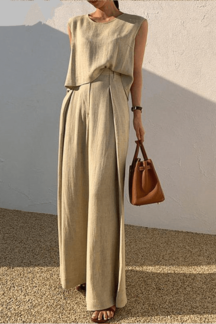 Women's Loose-Fit Minimalist Outfit