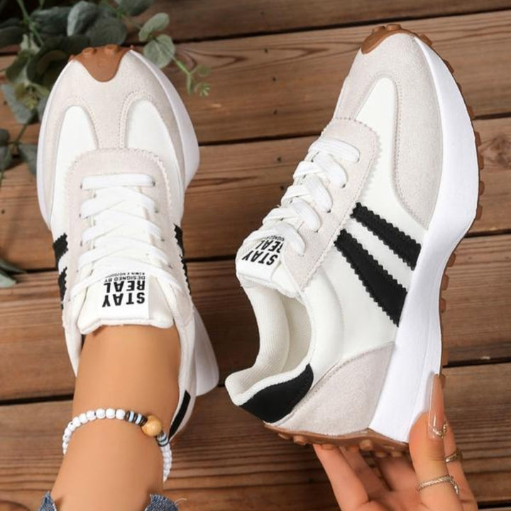 Retro chunky lace-up sneakers for women, platform sole and orthopedic support for stylish everyday outfits.