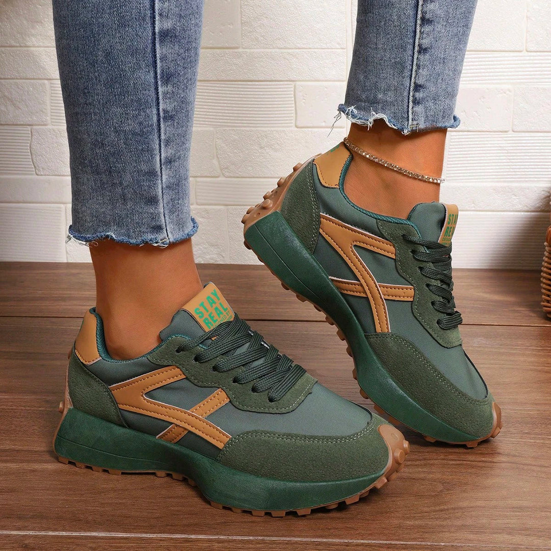 Women's flexible orthopedic sneakers with arch support & wide fit.