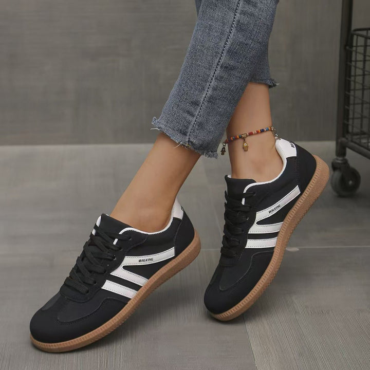 Supportive women's wide fit orthopedic sneakers, perfect for daily wear.