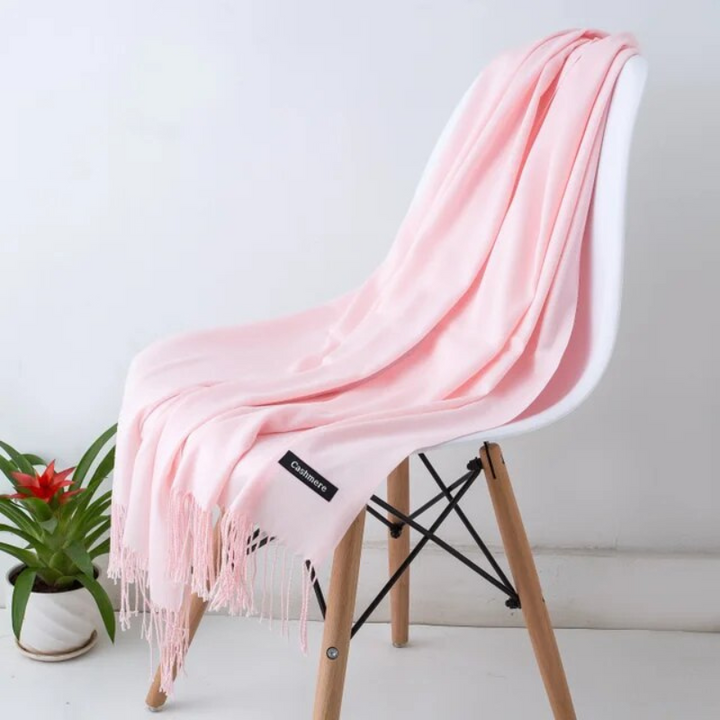 Cozy oversized women's scarf, cashmere blend, ultimate warmth for winter.