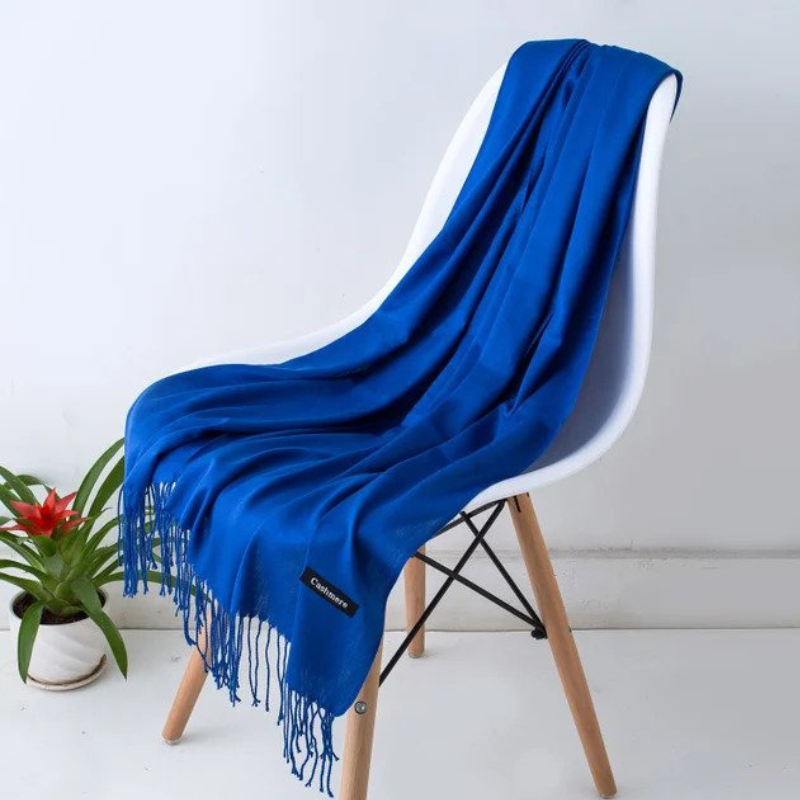 Oversized women's warm scarf, cashmere & acrylic blend, perfect for travel.
