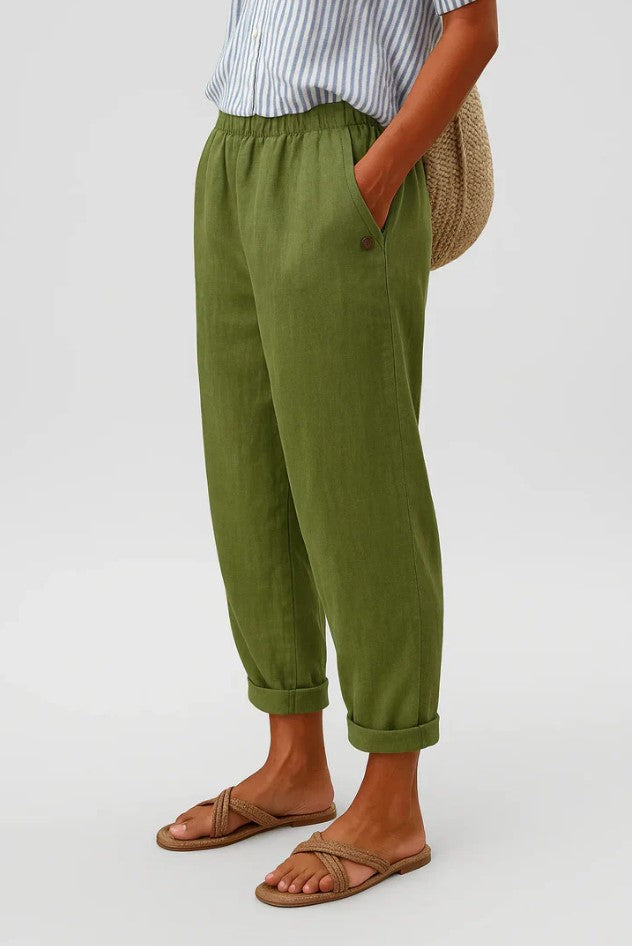 Relaxed fit women's summer pants, breathable fabric & elastic waistband for ultimate comfort on vacation.