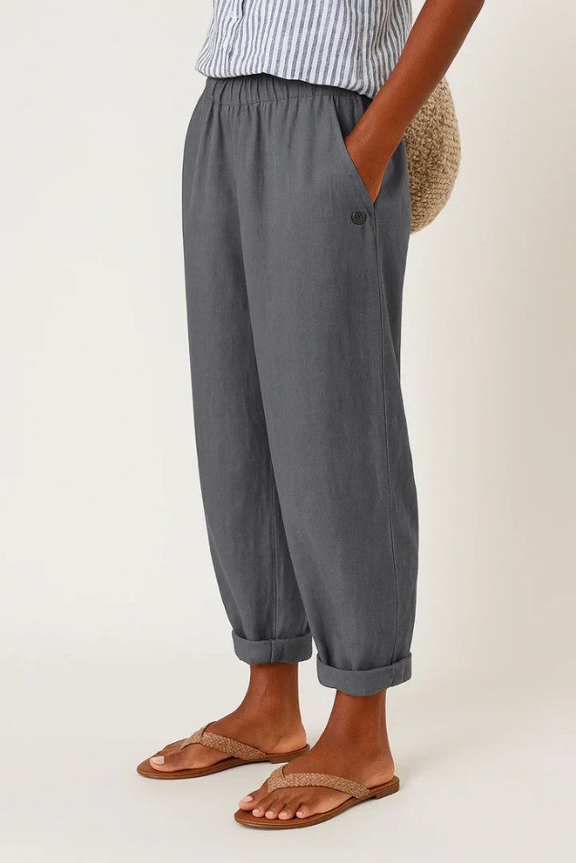Women's casual summer pants: breathable, elastic waist, relaxed fit. Ideal for everyday comfort & travel.