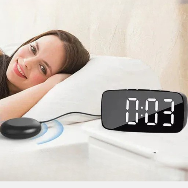 Wake up easily with this black vibrating alarm clock & bed shaker, ideal for heavy sleepers & deep sleep.