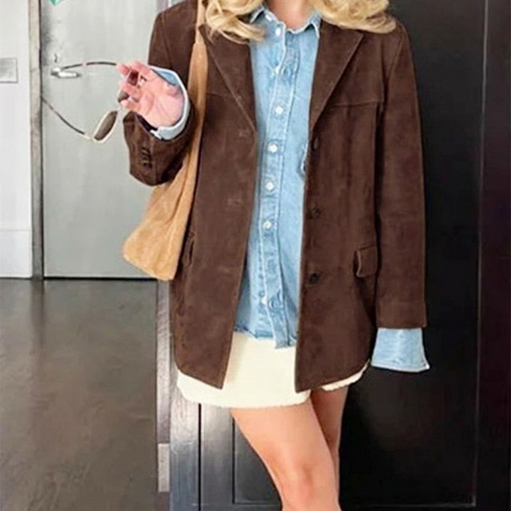 Modern women's oversized brown blazer with a sharp notched lapel & classic button front closure. Fashionable & versatile.