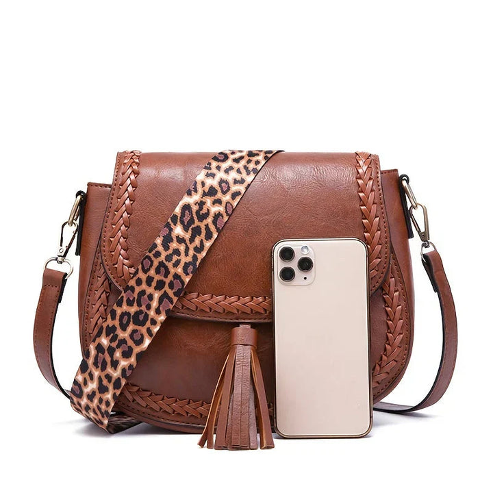 Everyday chic women's small shoulder bag, crafted from faux leather with a stylish tassel.