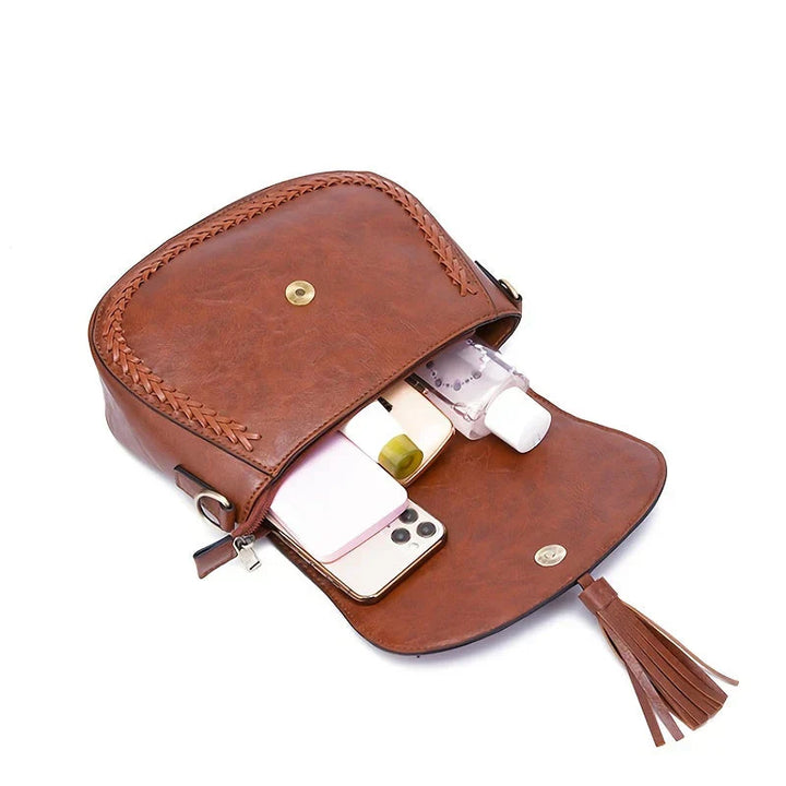 Compact women's small faux leather shoulder bag, ideal for a modern and chic look.