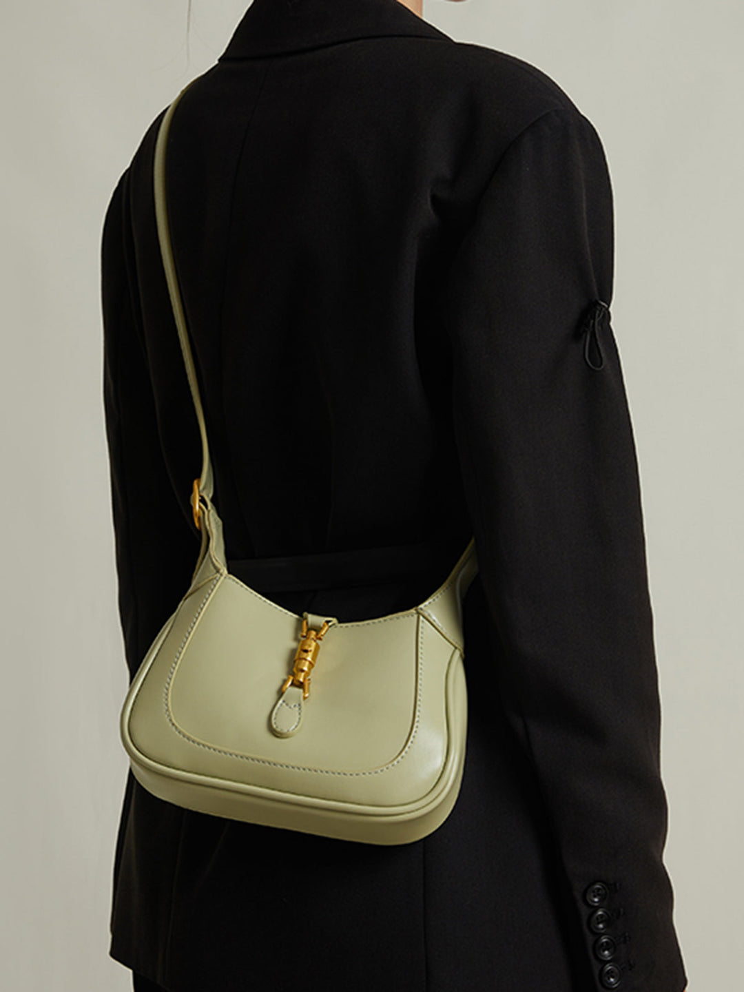Chic women's mini shoulder bag, an elegant and versatile fashion accessory for everyday wear.