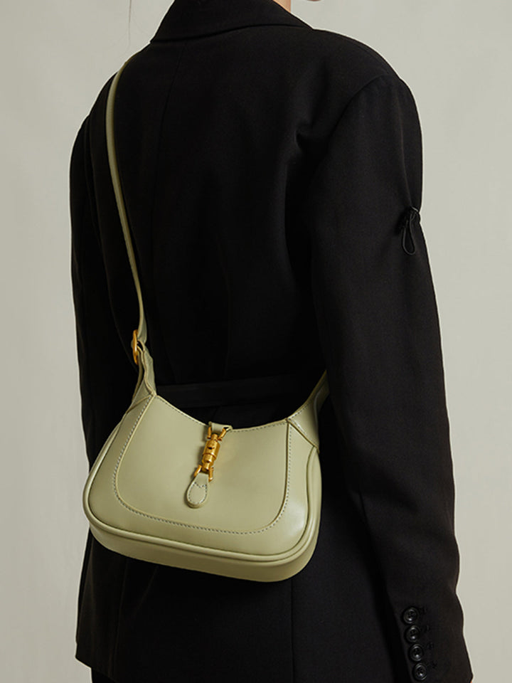 Chic women's mini shoulder bag, an elegant and versatile fashion accessory for everyday wear.