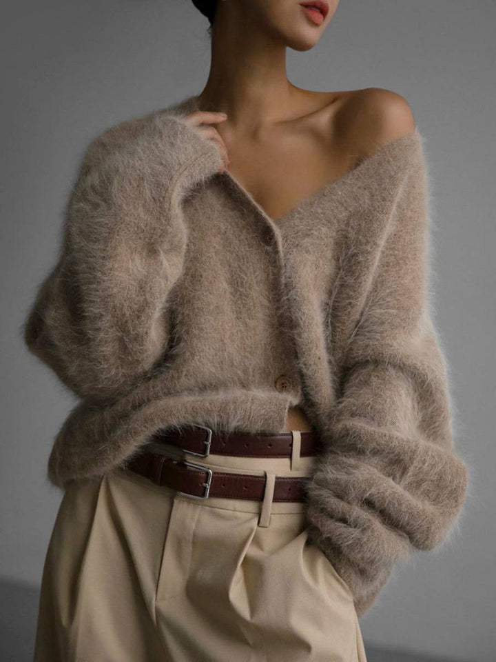 Chic women's oversized button-up cardigan, perfect for versatile layering & everyday casual style. Comfortable long sleeve top.