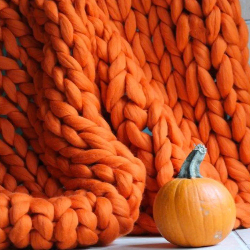 DIY craft material: chunky wool yarn (1000g) for making unique handmade gifts.