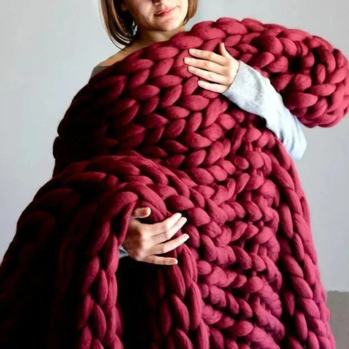 Extra-large chunky yarn (1000g) for knitting supplies, soft blankets and cushions.
