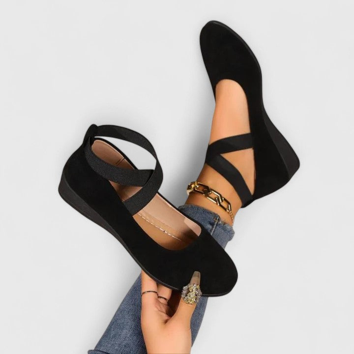 Comfortable women's cross-strap ballet flats, perfect for everyday wear & versatile casual outfits.