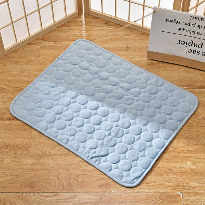 Cooling mat for pets in light grey, offering instant heat relief. Eco-friendly, durable, suitable for indoor/outdoor use.