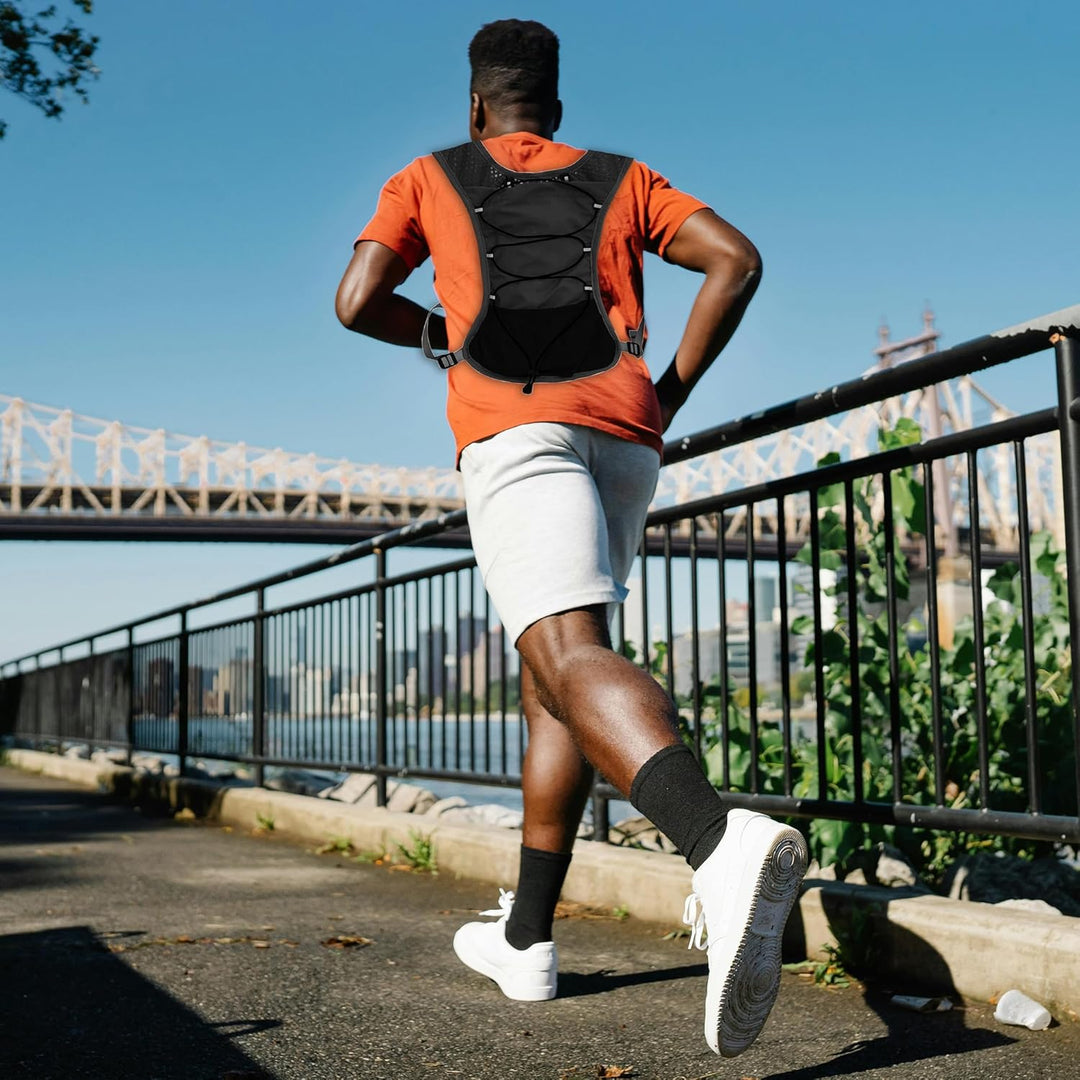 Dravien running vest for long distances, 2L hydration bladder, ultralight, breathable design.