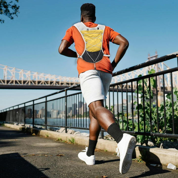 Dravien running pack with 2L hydration bladder, ultralight design to reduce weight burden.
