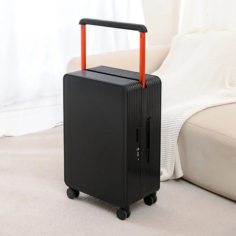 Robust polypropylene hard shell luggage, Dublin model, designed for secure and long-lasting travel.