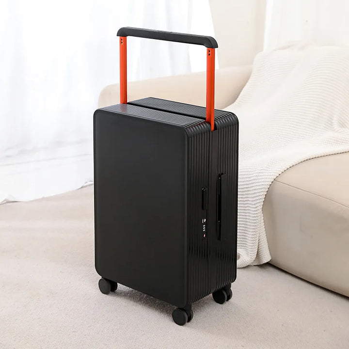 Robust polypropylene hard shell luggage, Dublin model, designed for secure and long-lasting travel.