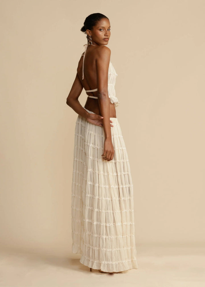 Effortless women's summer two-piece set featuring a stylish halter top & long maxi skirt.