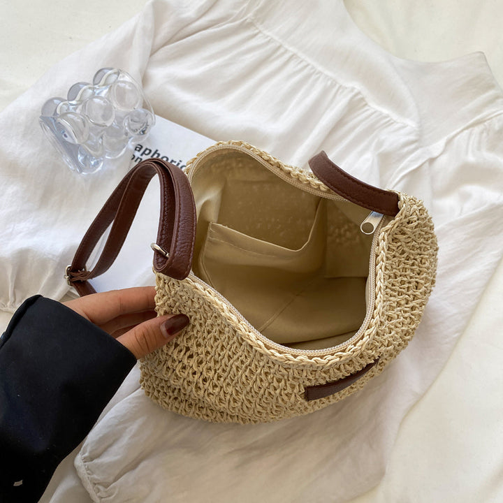 Chic brown women's shoulder bag with relaxed style, versatile for casual or elegant everyday fashion.