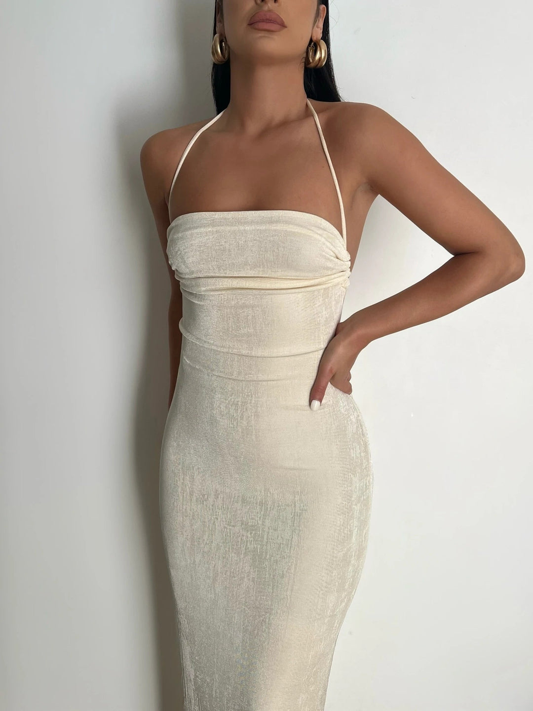 Women's elegant green Fayen low back maxi dress, stunning formal party attire.