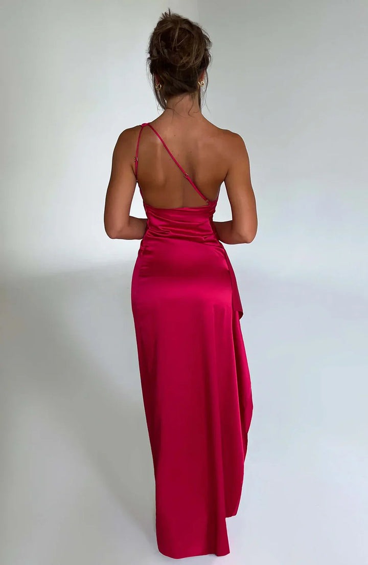 Chic women's versatile maxi dress, offering elegant comfort for special occasions and everyday wear.