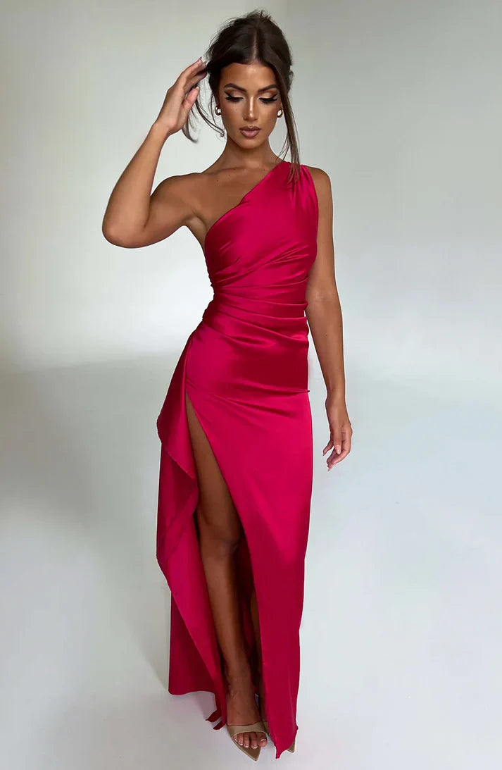 Timeless Dakota maxi dress for women, an elegant and comfortable long dress for versatile fashion.