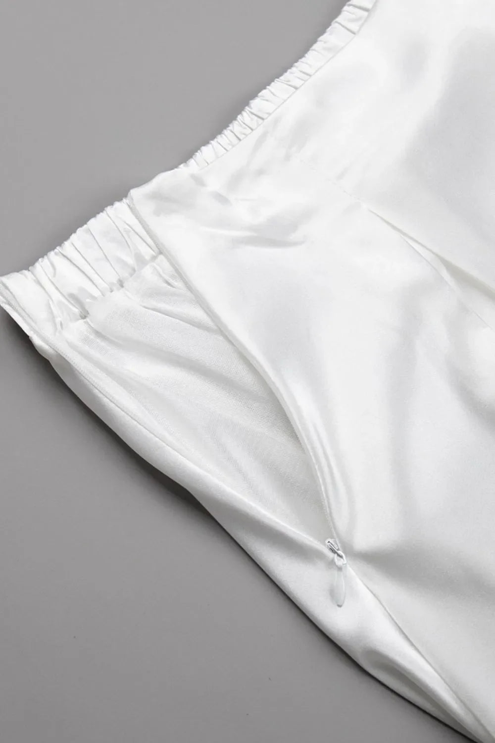 High-waist elegant maxi skirt with a beautiful flow, a must-have women's versatile item.