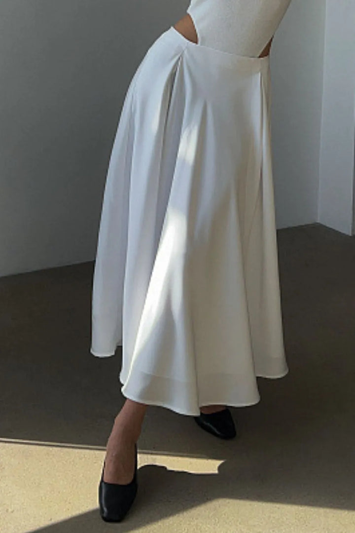 Professional high-waist maxi skirt for women's office wear; elegant and comfortable.