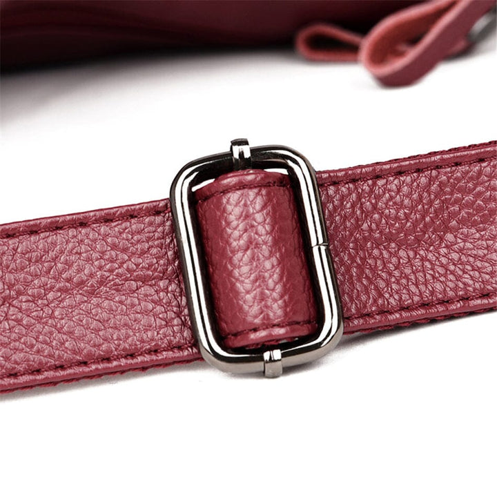 Women's elegant leather tote, spacious and luxurious, a timeless fashion accessory.
