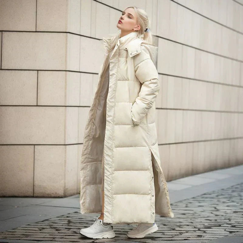 Warm Isabella long coat for women, elegant winter outerwear ensuring everyday comfort & style.