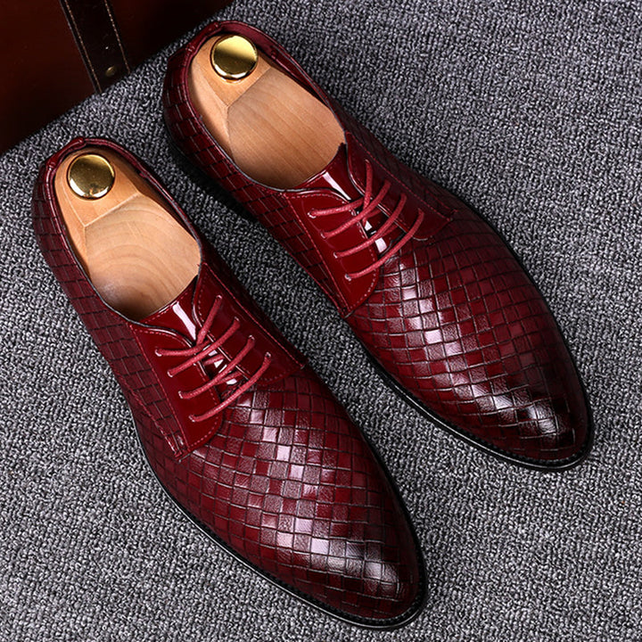Sophisticated men's dark leather Oxford shoes, essential footwear for business meetings & polished smart-casual outfits.