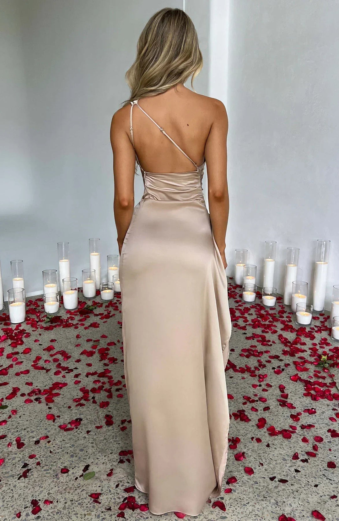 Chic one-shoulder maxi evening gown, a sophisticated long dress for formal women's gatherings.