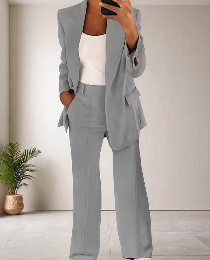 Versatile women's pantsuit set with stylish blazer & trousers, perfect for casual chic or professional settings.