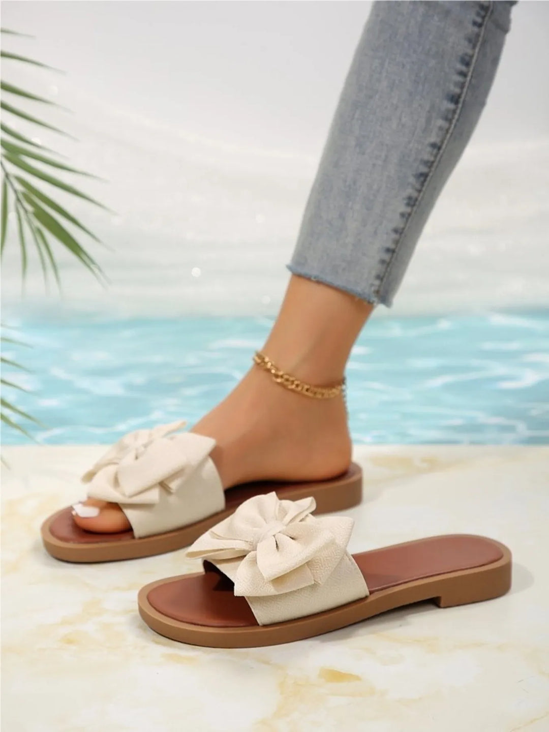 Comfortable slip-on women's slide sandals with stylish bow detail, ideal for casual summer footwear and daily wear.