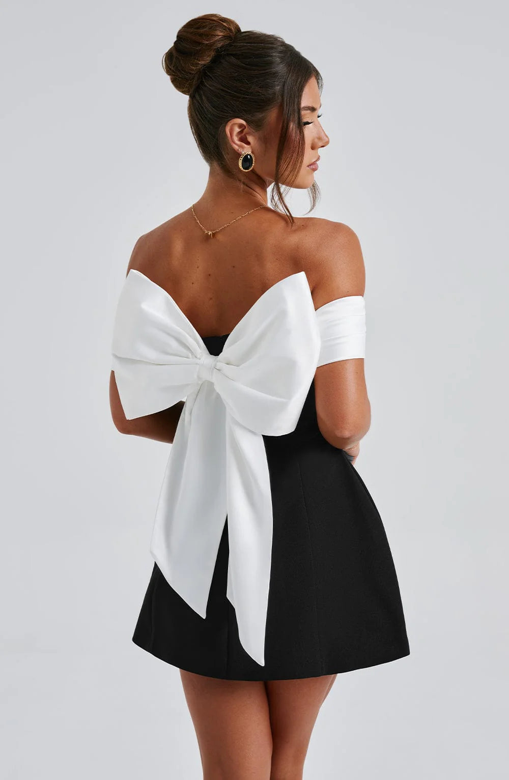 Stylish women's elegant black mini dress for parties, a sophisticated choice for evening wear.