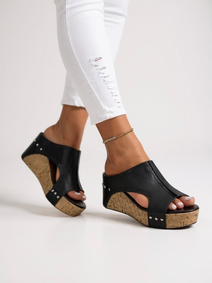 Elegant women's comfortable wedge slide sandals, perfect for casual summer wear.