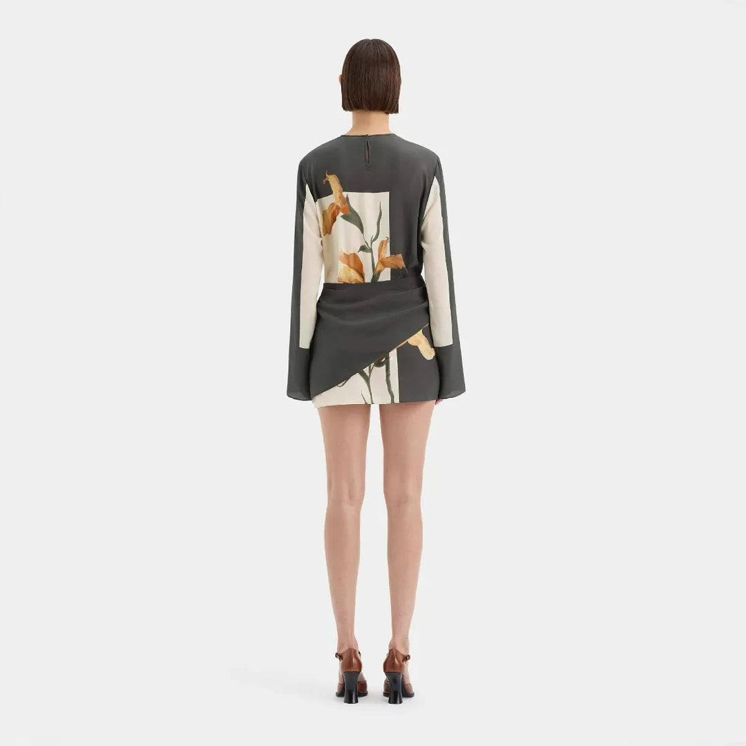 Stylish women's floral mini cocktail dress, a perfect party dress with a unique twist-front detail.
